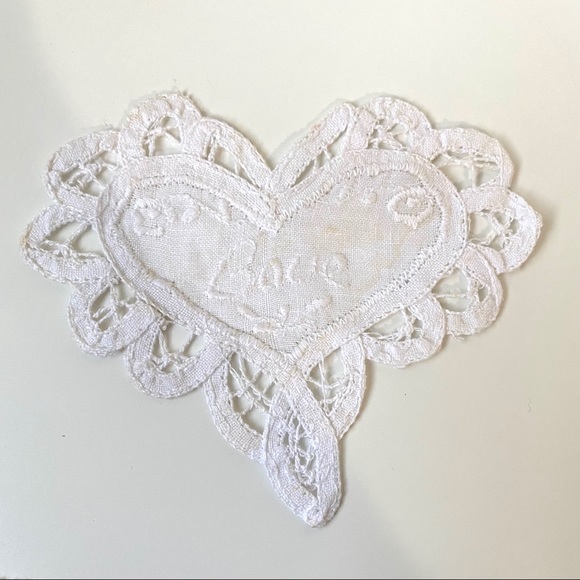 Battenberg Lace Heart Shaped Doily & handkerchiefs - Picture 5 of 9
